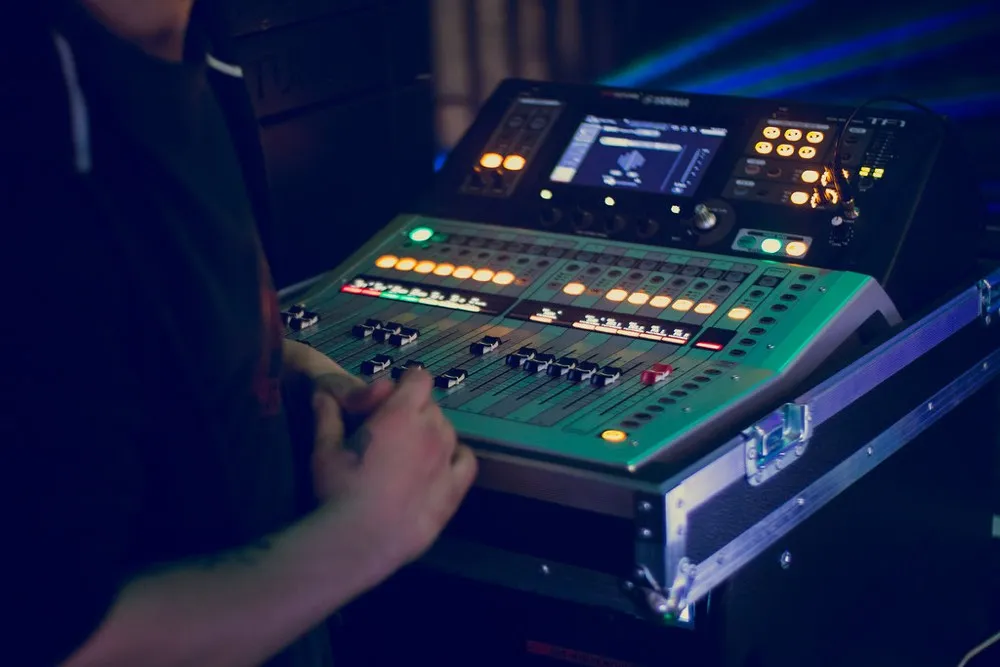 Latest Mixing Console